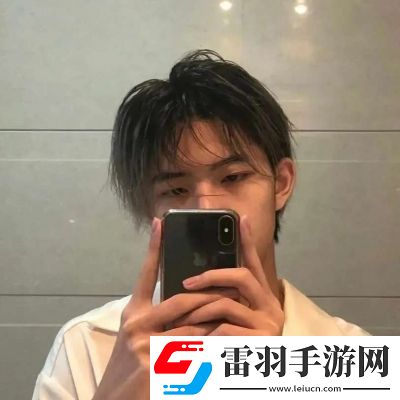 ins風(fēng)超拽帥氣男生頭像2021氣場相合的兩個人發(fā)自內(nèi)心的互相吸引