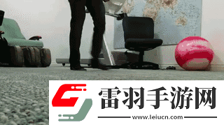 炎炎夏日再窮不能沒空調(diào)妹子驚嘆你連風(fēng)油精都不如