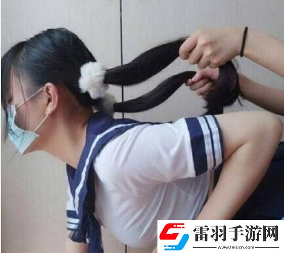 手抓兩個馬尾辮子出處