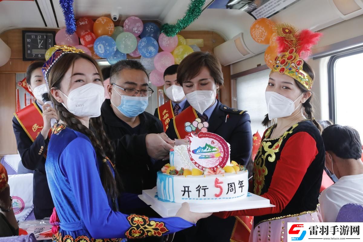 鐵味狂歡一起“坐”出新熱度！