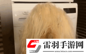 周二搞笑內涵圖美女健身房碰到變態(tài)好尷尬