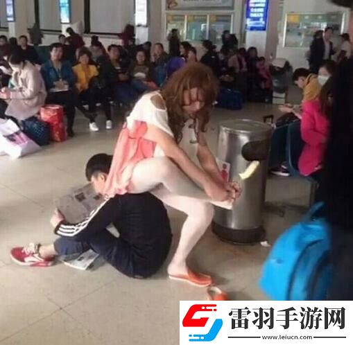 周二搞笑內涵圖美女健身房碰到變態(tài)好尷尬