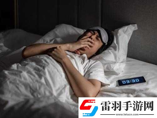 男生晚上睡不著想找點啥