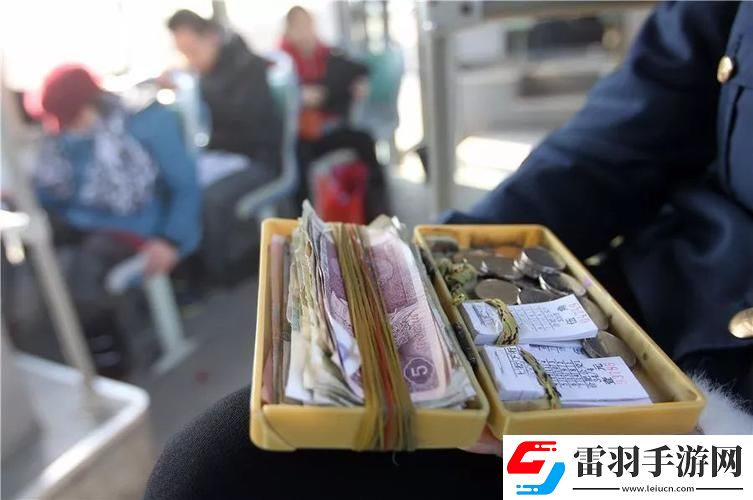 公交車上售票員用B驗票墨網民熱議的新焦點
