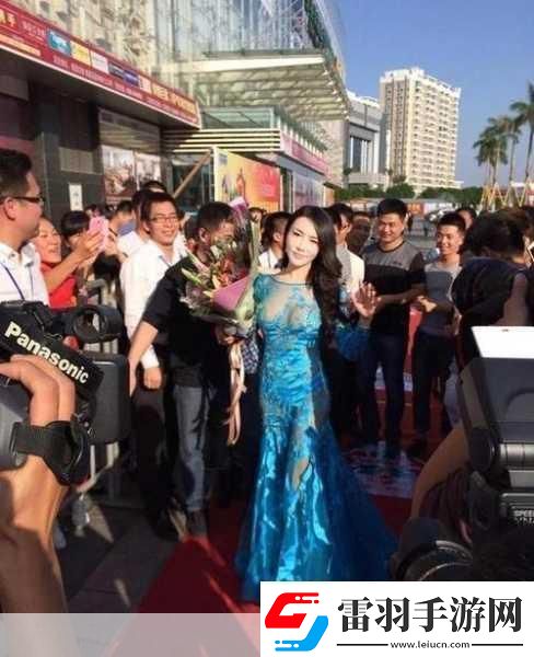 龔玥菲透視裝引熱議揭秘國(guó)外女星大膽裝扮手游世界也瘋狂！