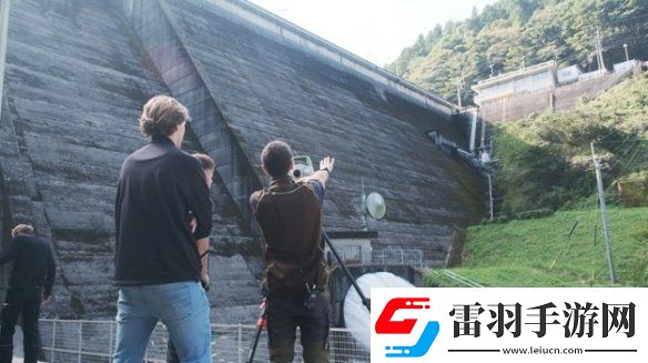 日本佐賀水庫大壩驚現(xiàn)哥斯拉壁畫！看似天成實際人為