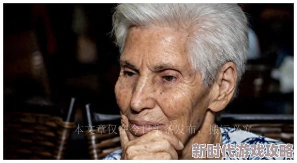 李阿姨今年四十歲竟然在社交媒體上曬出年輕時的照片引發(fā)網(wǎng)友熱議與驚嘆！