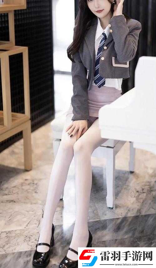 萌白醬絲襪的獨(dú)特魅力展現(xiàn)